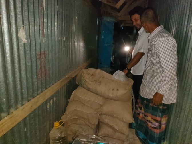 মা‌টিরাঙ্গায় গভীর রা‌তে সরকারি চাল জব্দ, দোকানী‌কে জরিমানা